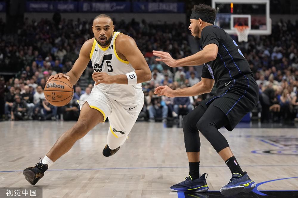 具备高度的 具备高度的