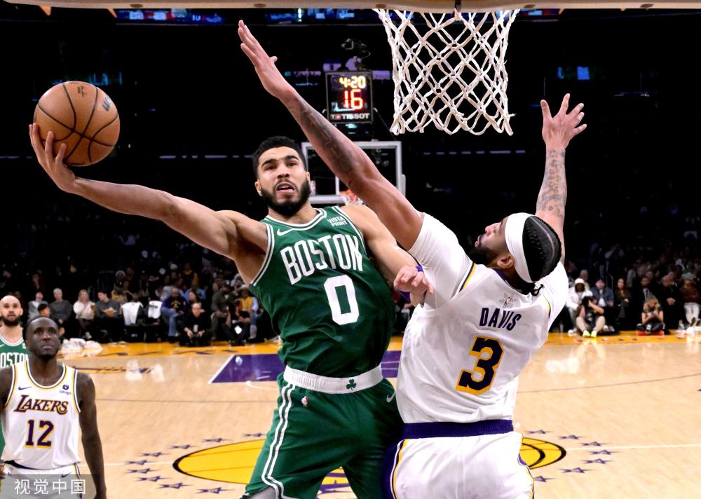 目光投向了 目光投向了