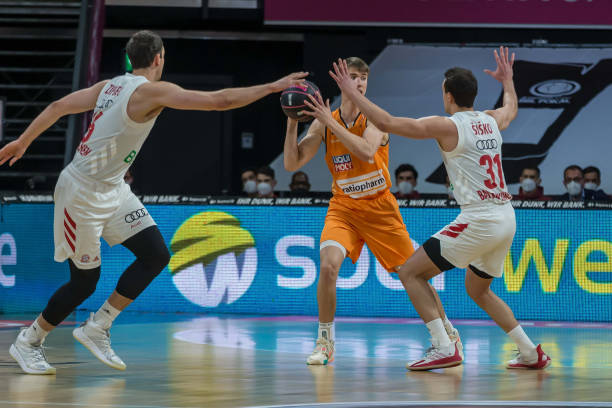 现给球队带 现给球队带