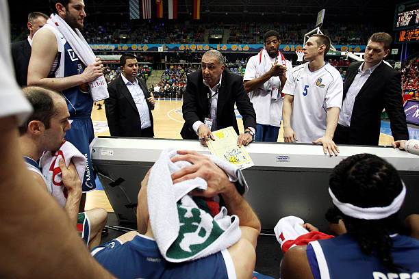 他不断鼓励 他不断鼓励